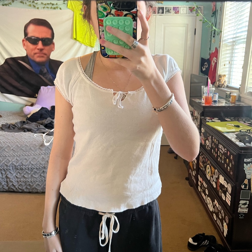 White tee
